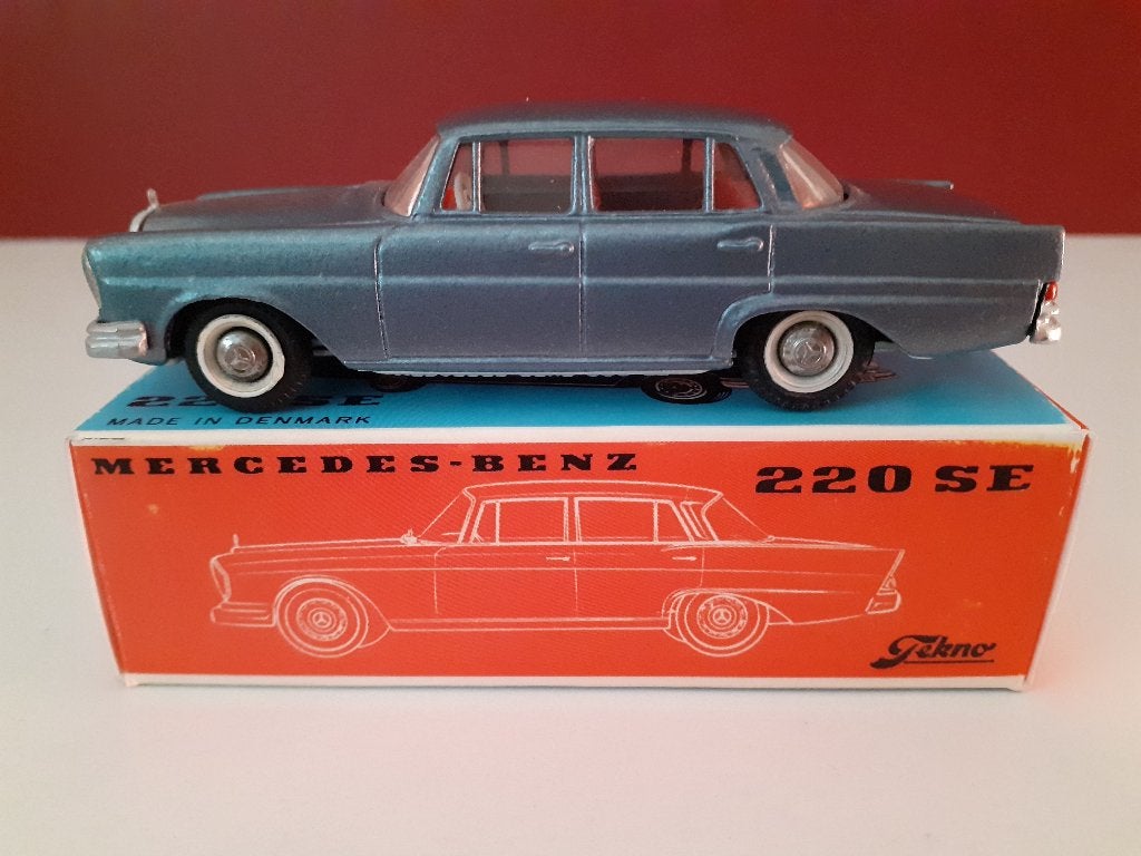 Mercedes-Benz 220SE    Tekno Denmark   1/43   metallicblauw, Ophalen of Verzenden, Zo goed als nieuw, Auto