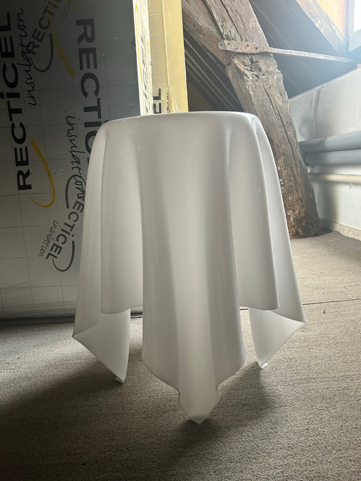 Witte bijzettafel., Huis en Inrichting, Ophalen, Minder dan 45 cm, Gebruikt, Rond