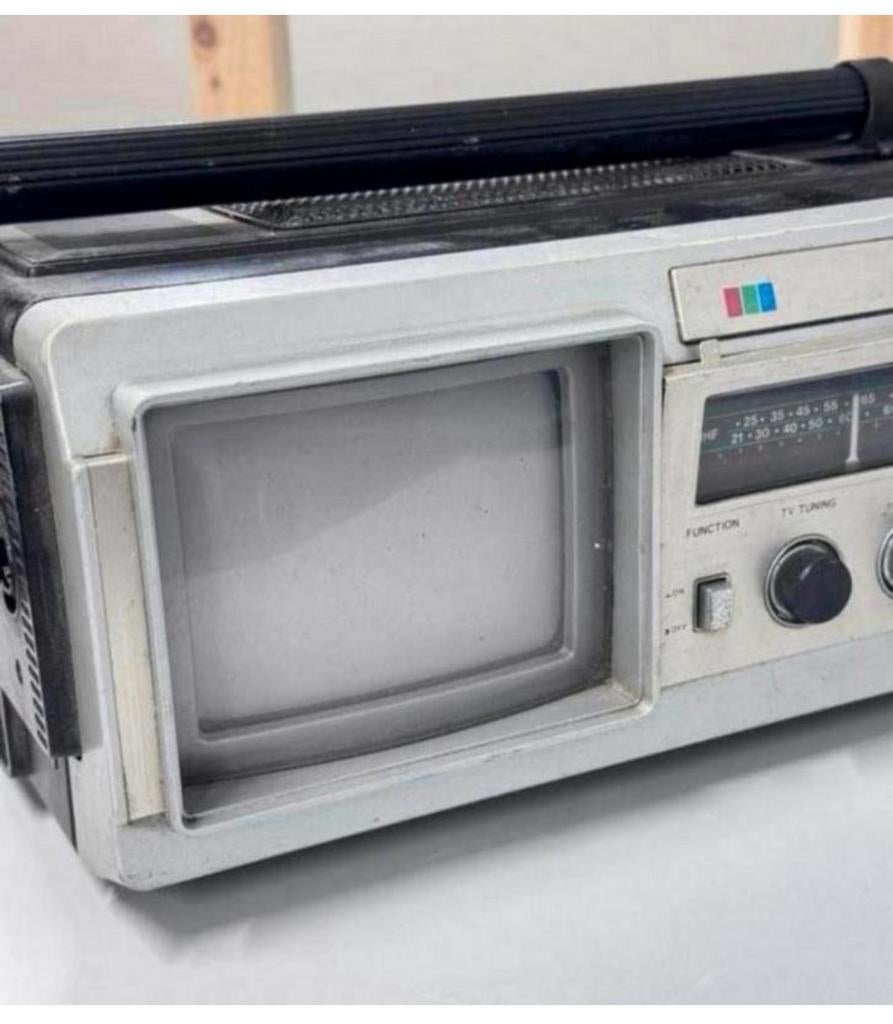LLOYTRON 5" Color TV Radio Cassette Tape Recorder T-055 vtg, Ophalen of Verzenden, H, H, H