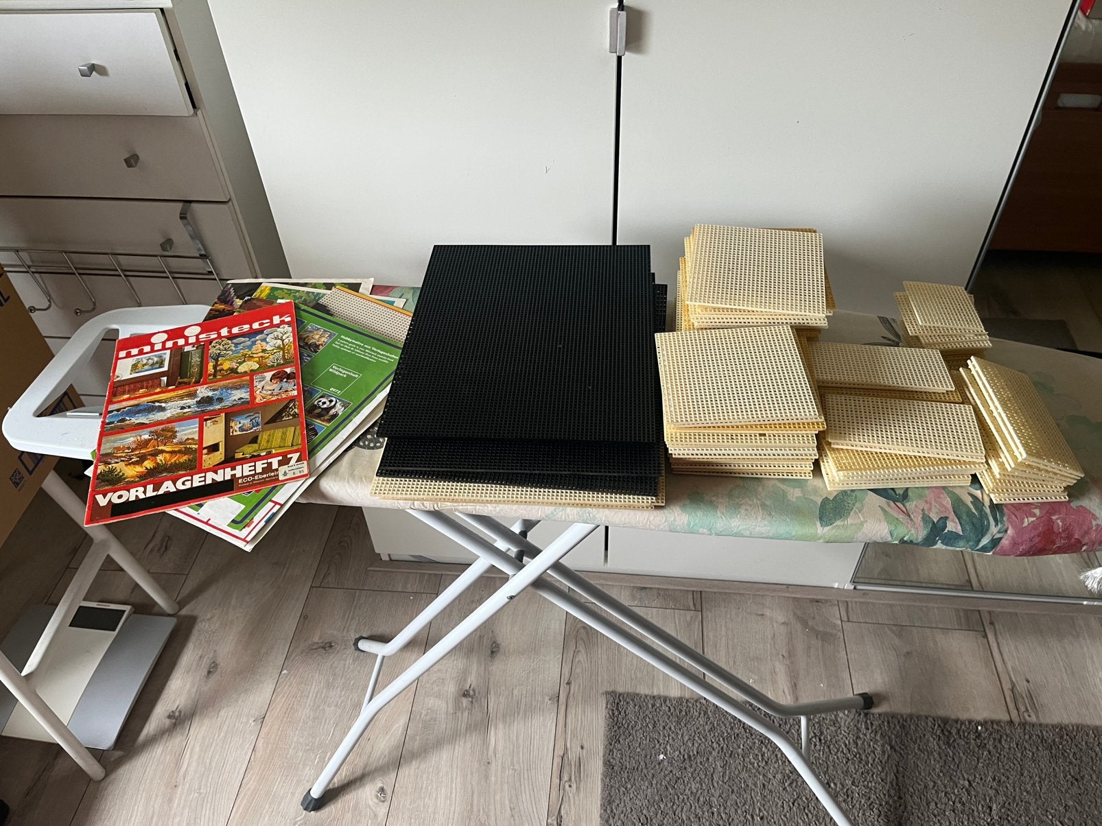 Grote doos met veel kleuren ministeck en platen, Ophalen of Verzenden, Gebruikt, Losse ministeck of Strip