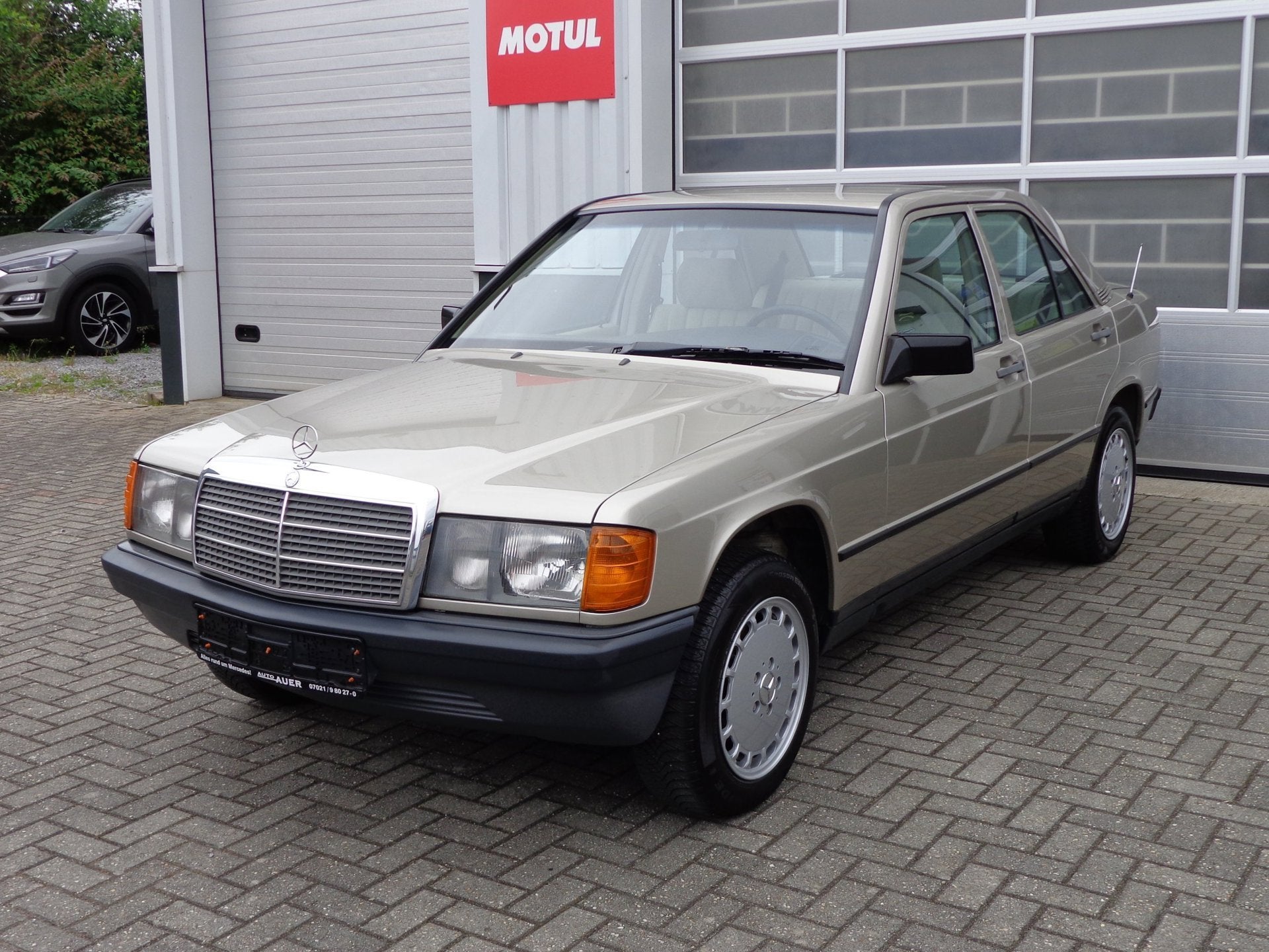 Mercedes-Benz 190-serie 2.0 E Belastingvrij zeer nette auto, Auto's, Gebruikt, Beige, 4 cilinders, 1210 kg