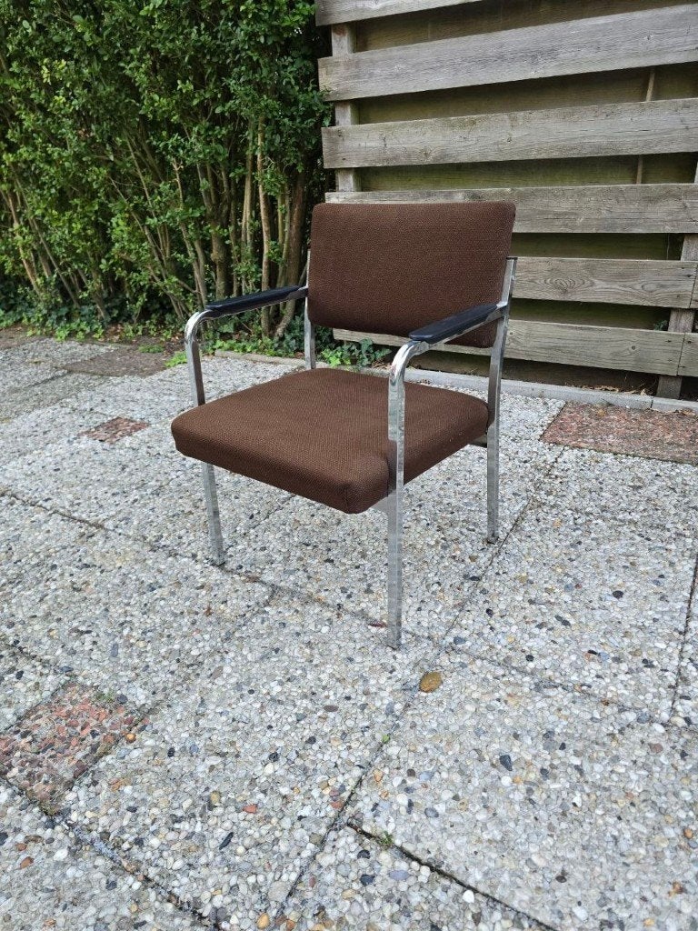 Comfortabele vintage stoel met metalen frame, Ophalen, Modern, Comfortabel, Gebruikt, Twee