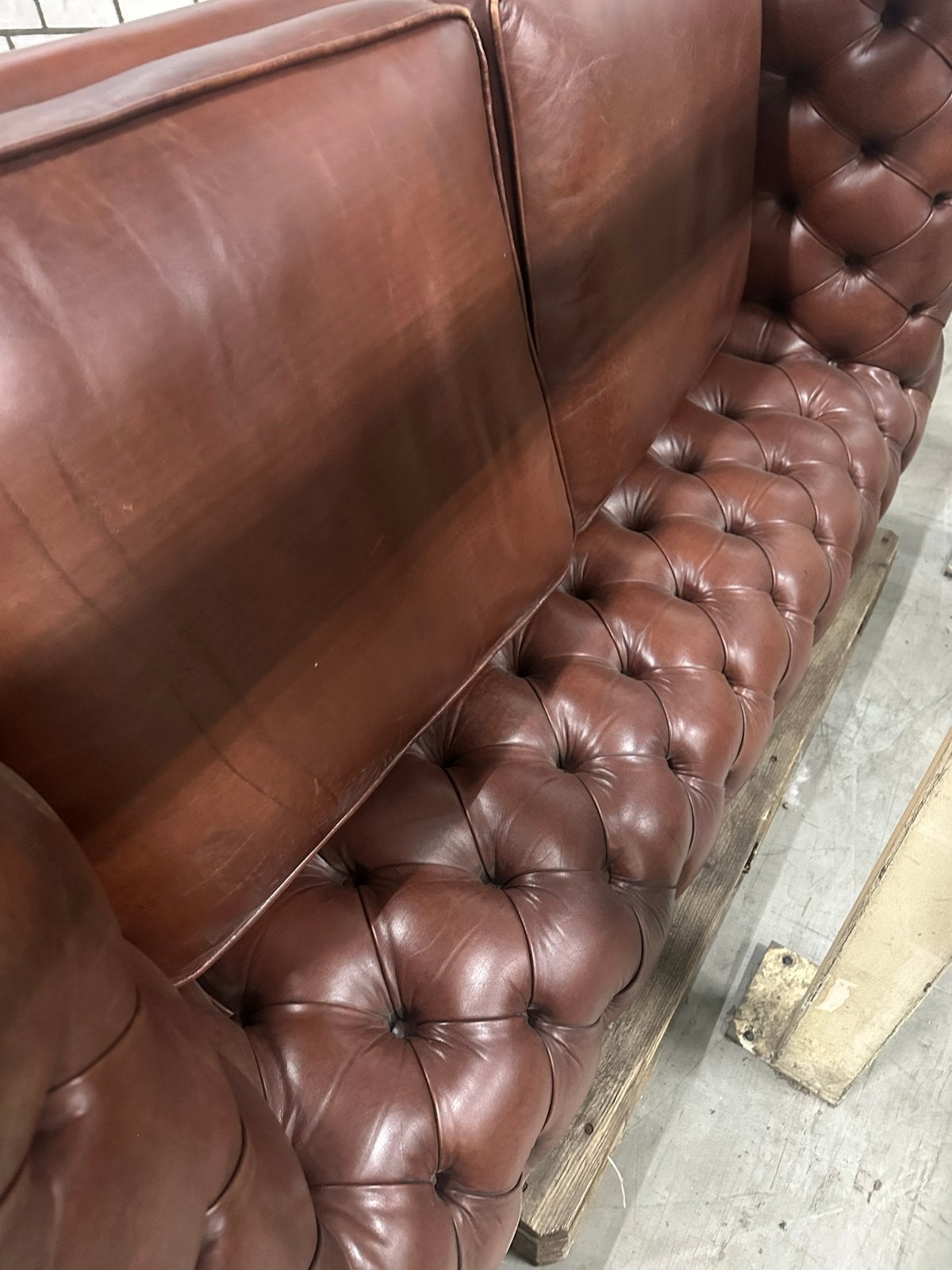 2 stuks Zo goed als nieuwe leren banken - Chesterfield stijl, Ophalen, 150 tot 200 cm, Tweepersoons, Zo goed als nieuw