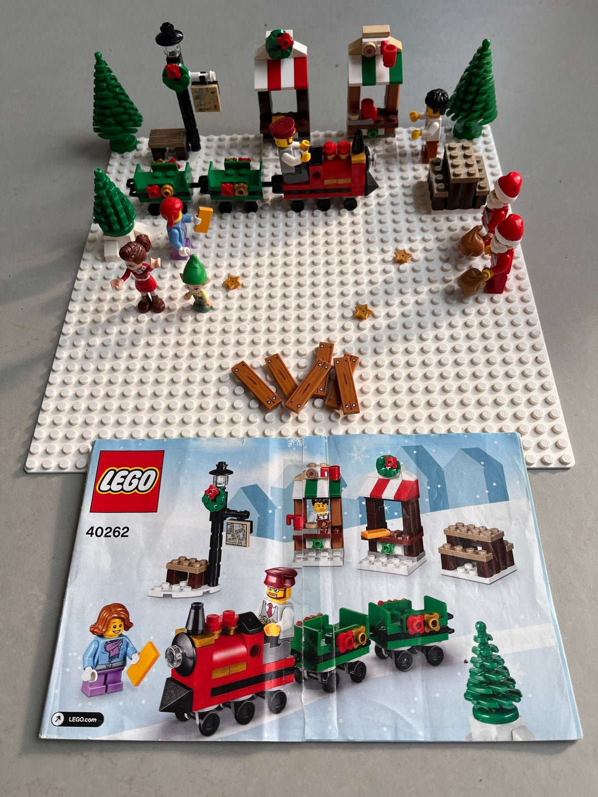 Lego Kerstmarkt 40262 met extra kerstfiguren en decoratie, Ophalen of Verzenden, Zo goed als nieuw, Lego