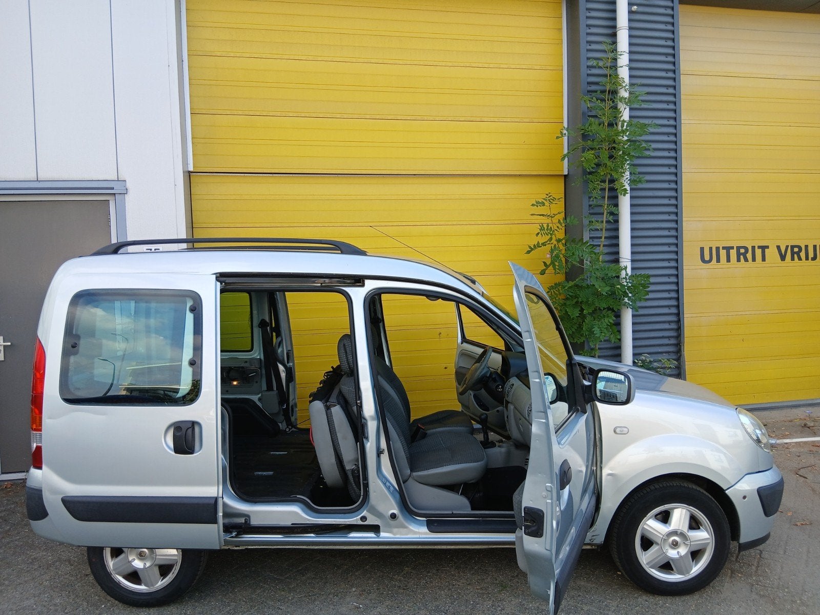 Renault Kangoo 1.6 16V Family 5-Pers Automaat Airco Trekhaak, Parkeersensor, Stof, 995 kg, 49 €/maand