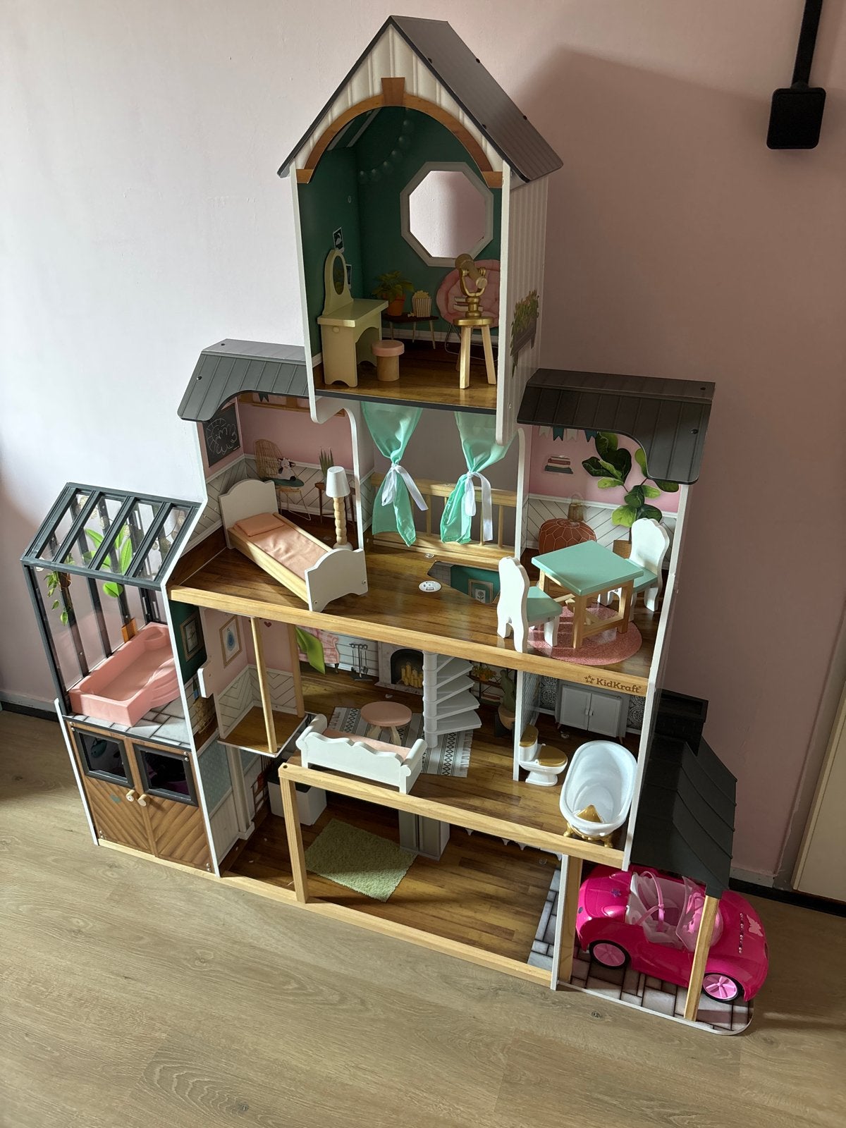 Groot barbie poppenhuis met werkende functies en accessoires, Kinderen en Baby's, Speelgoed | Poppenhuizen, Ophalen, Gebruikt