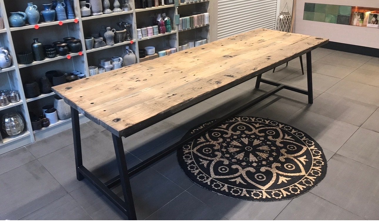 Robuuste houten eettafel met metalen onderstel, 8 persoons, Ophalen, Gebruikt, Eikenhout, 200 cm of meer