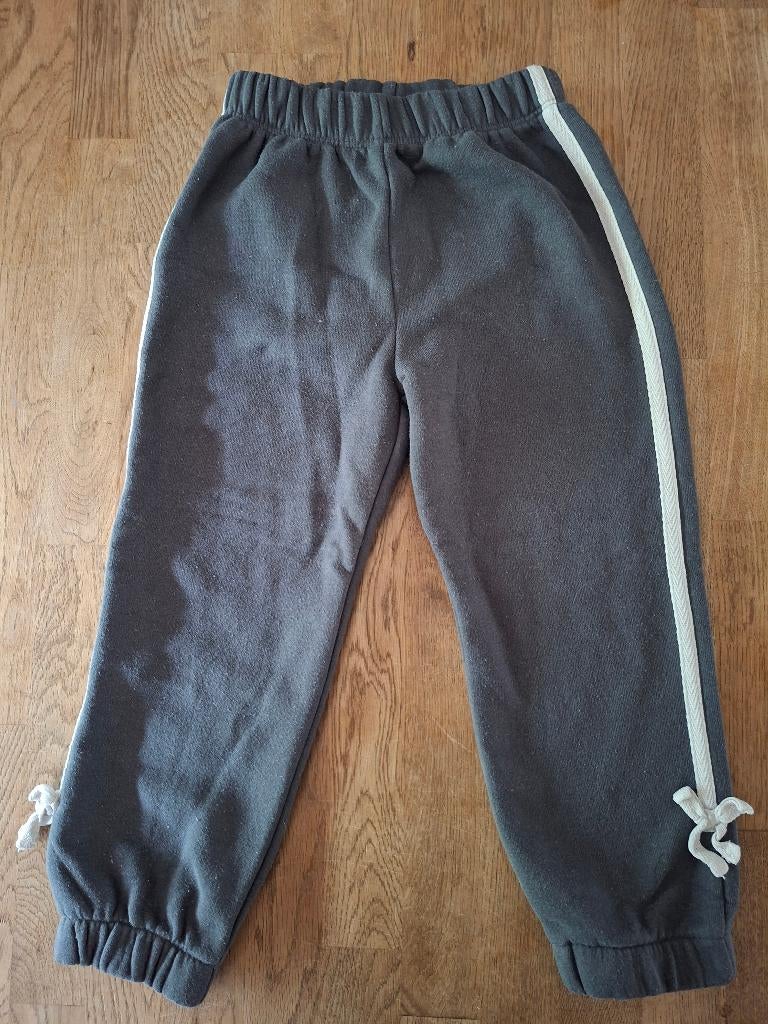 Zara donkergrijze sweatbroek met witte zijstrepen maat 104, Anneonline, Steenbergen, Gebruikt, Meisje