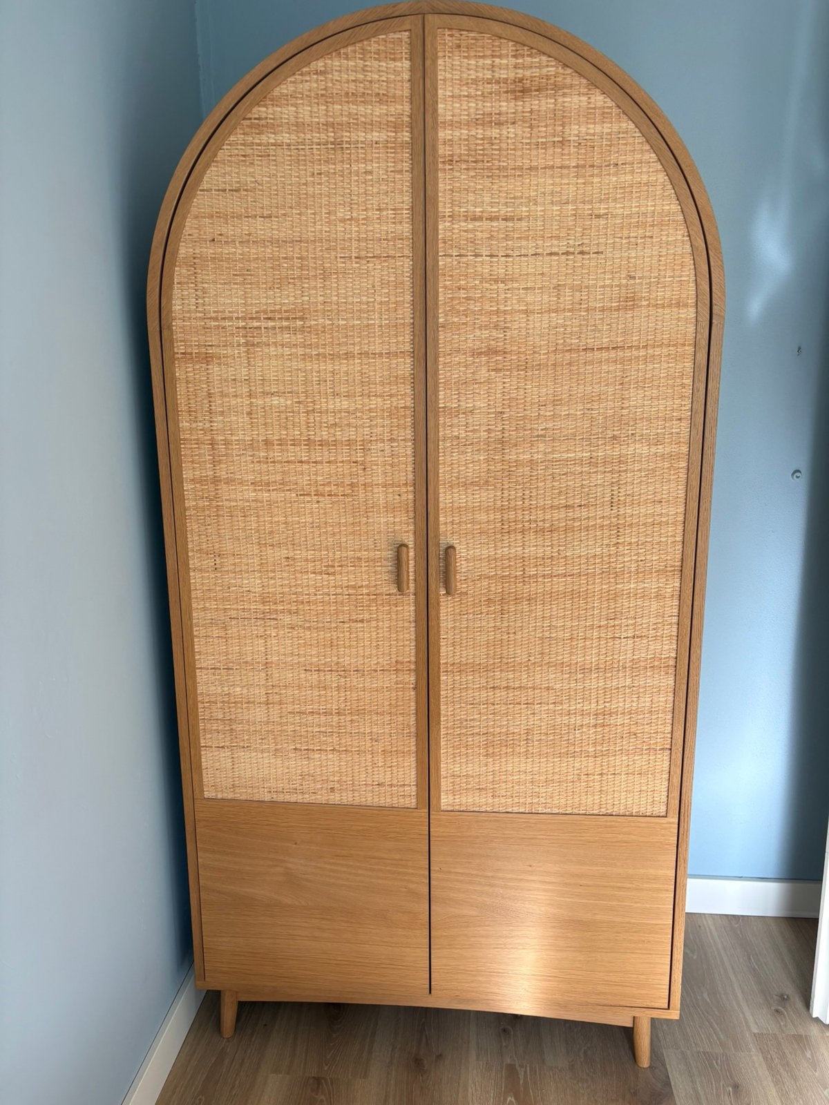 Kinderkamer kledingkast met 2 deuren - hout, Ophalen, Eikenhout, 50 tot 100 cm, Zo goed als nieuw