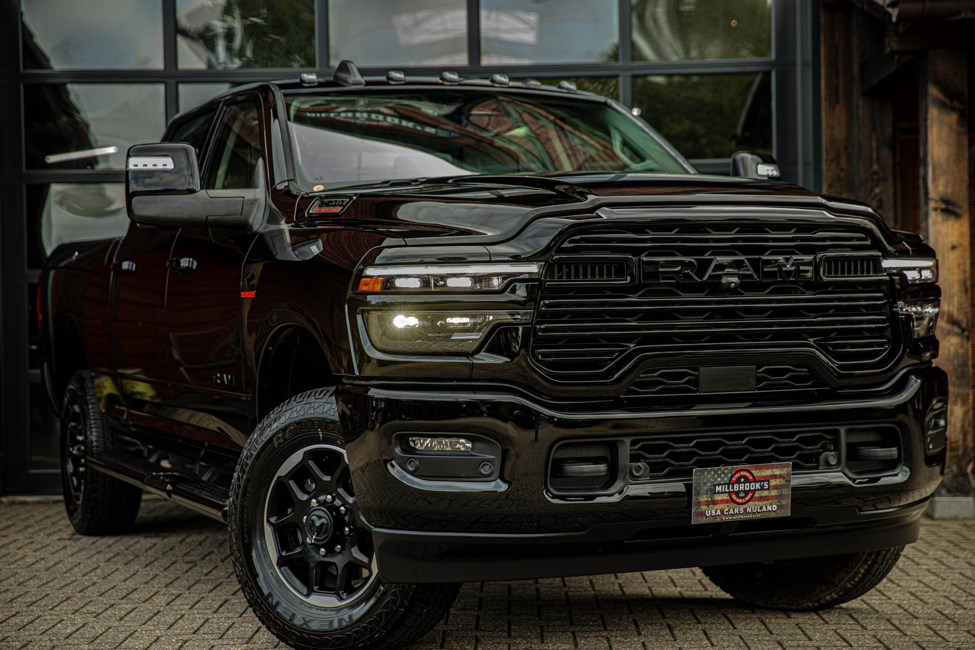 Dodge RAM 2500 laramie 6.7L Cummins black edition Dodge RAM, Auto's, 430 pk, Lederen bekleding, Wit, Bedrijf