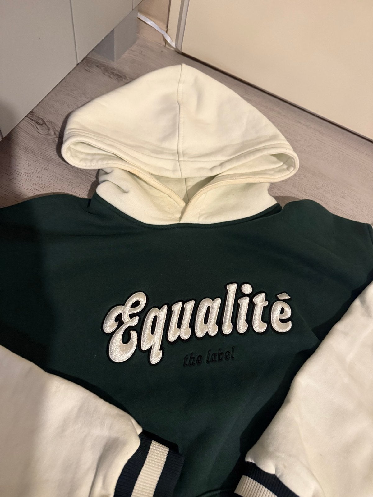 EQUALITÉ Trainingspak - Hoodie & Joggingbroek - Maat S, Kleding | Heren, Sportkleding, Ophalen of Verzenden, Zo goed als nieuw