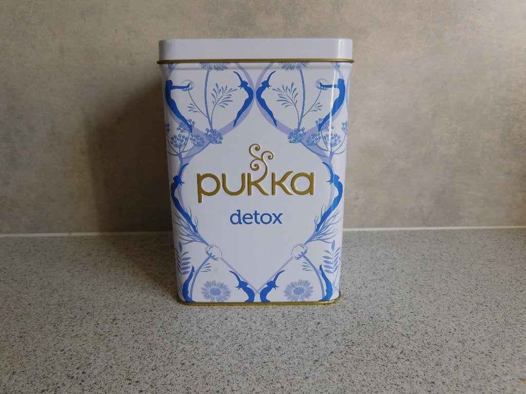 Voorraadblik 15x10x10 cm. Detox Blauw Pukka, Verzamelen, Blikken, Ophalen of Verzenden, Zo goed als nieuw, Thee, Overige merken