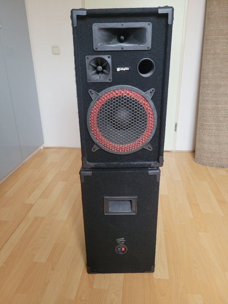 2 Speakers Skytec 700 Watt, Audio, Tv en Foto, Luidsprekers, Gebruikt, Speakerset, Basreflex, Ophalen
