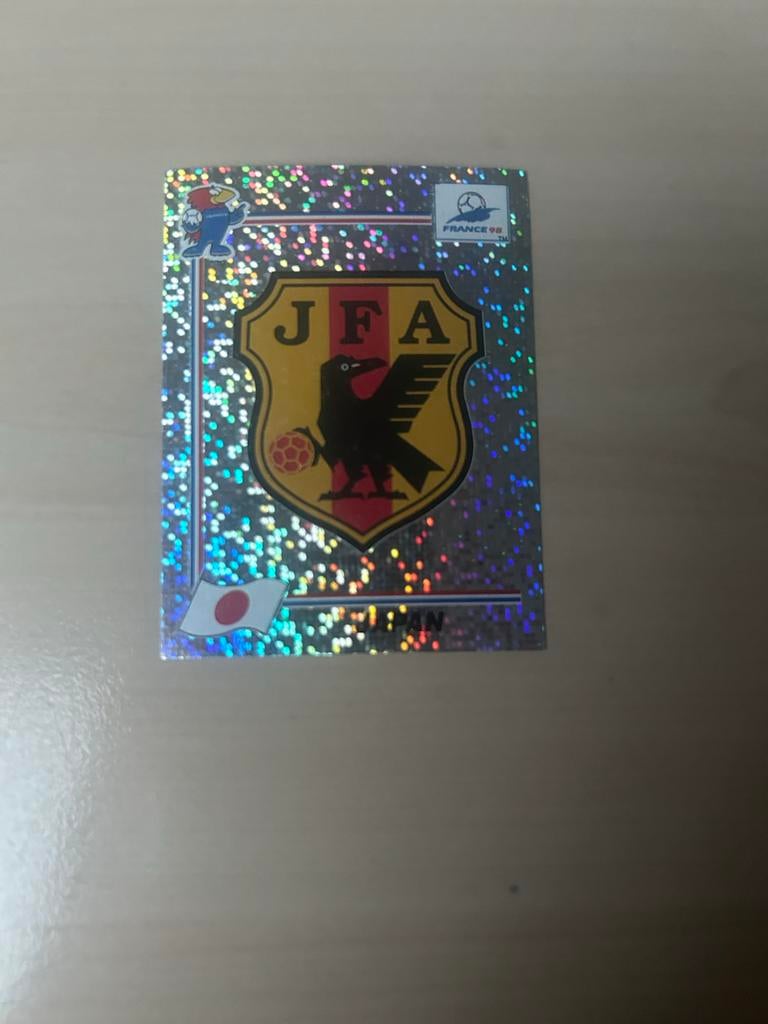 Panini France 98 WK Voetbal Embleem Japan JFA Sticker #517, Ophalen of Verzenden, Zo goed als nieuw, Sport
