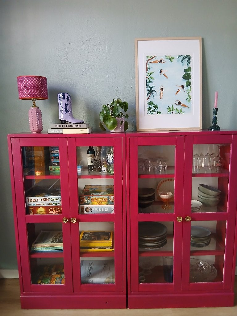 Roze vitrinekasten met vintage deurknoppen, Ophalen, Gebruikt, 100 tot 150 cm, 50 tot 100 cm
