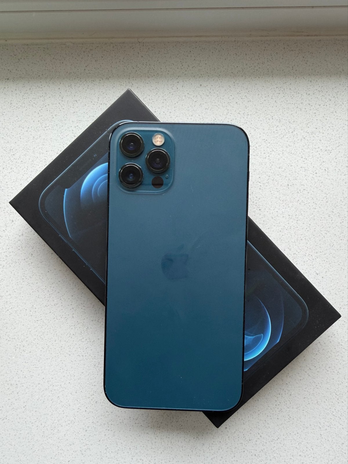 iPhone 12 Pro 128GB Pacific Blue + case & screenprotector, Telecommunicatie, Mobiele telefoons | Apple iPhone, Ophalen, 128 GB