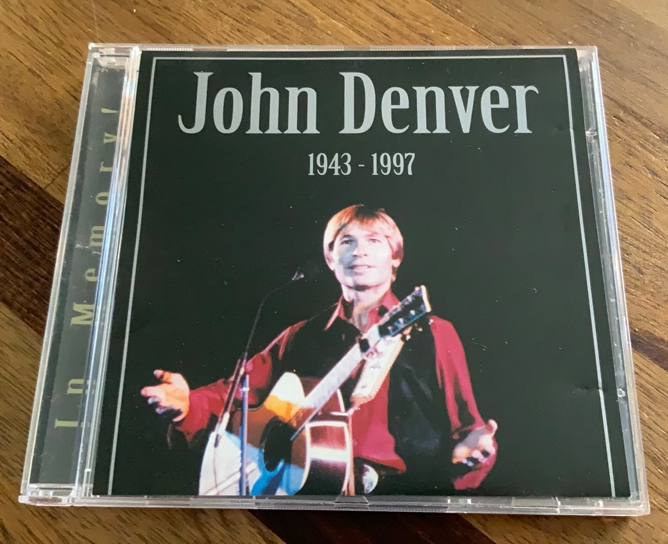 CD JOHN DENVER 1943-1997 LIVE IN MEMORY! EUROTRENT AUSTRIA, Verzenden, Zo goed als nieuw