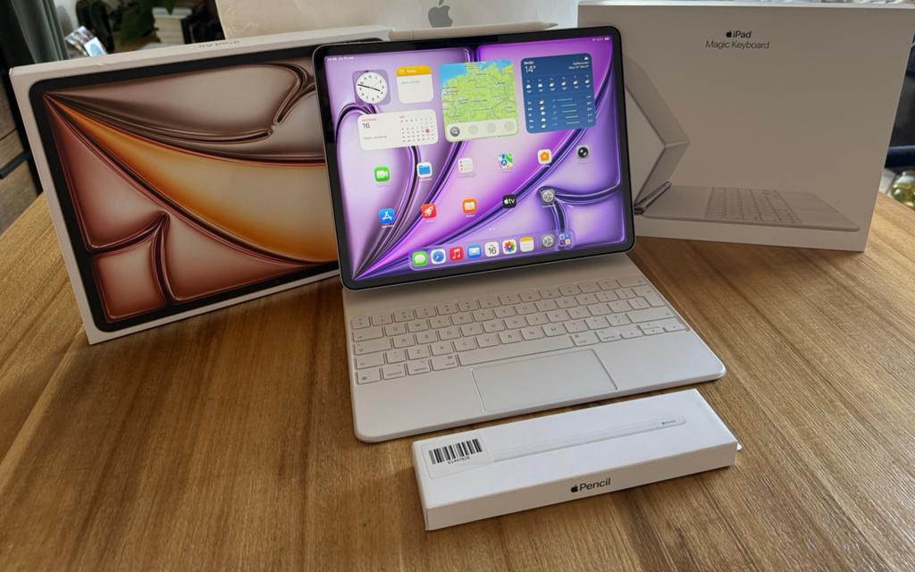 iPad Air M2 13 inch met originele Apple pencil & keyboard, 13 inch of meer, Apple iPad Air, Ophalen of Verzenden, Zo goed als nieuw