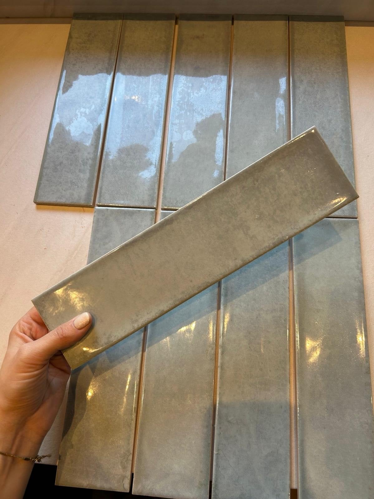Nieuwe wandtegels 7,5x30 cm - Lichtgrijs/blauw, Ophalen, Nieuw, Minder dan 20 cm, 20 tot 40 cm