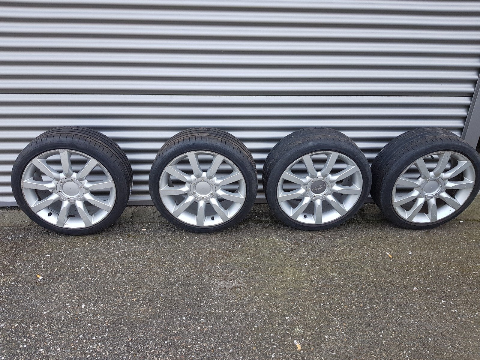 Audi velgen met 225/40/18 banden, Ophalen