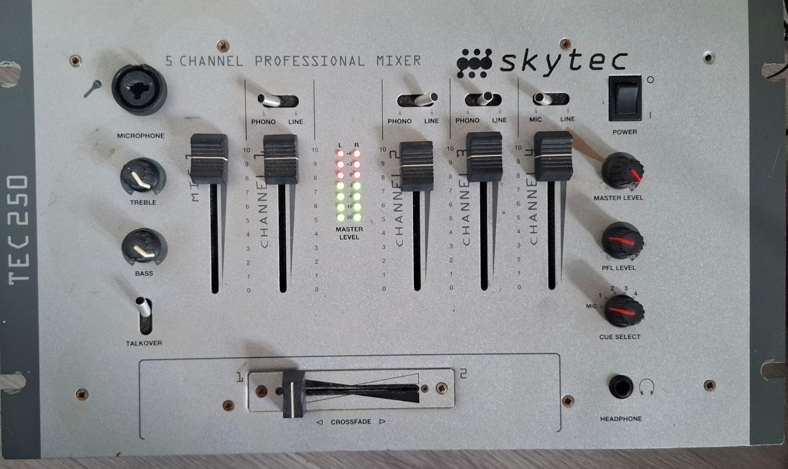 Skytec TEC 250 Analoge DJ-mixer - Ideaal voor beginners, Ophalen of Verzenden, Gebruikt, Dj-set, Overige merken