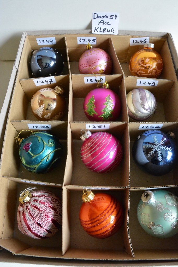 Kerstballen gekleurd Doos 54, Ophalen of Verzenden, Zo goed als nieuw