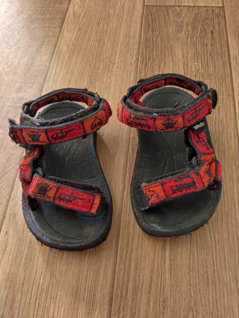 Teva sandalen met voertuigen, maat 19, Kinderen en Baby's, Jongetje of Meisje, Gebruikt, Schoentjes, Teva