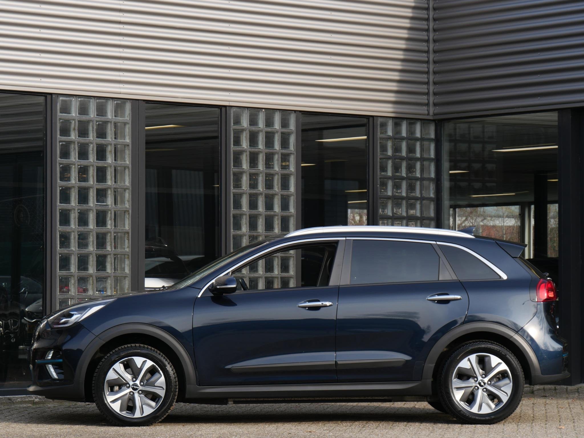 Kia e-Niro 64kWh EXECUTIVELINE/ SCHUIFDAK/ TREKHAAK/ LEER/ S, Auto's, Gebruikt, Zwart, 1712 kg, Blauw