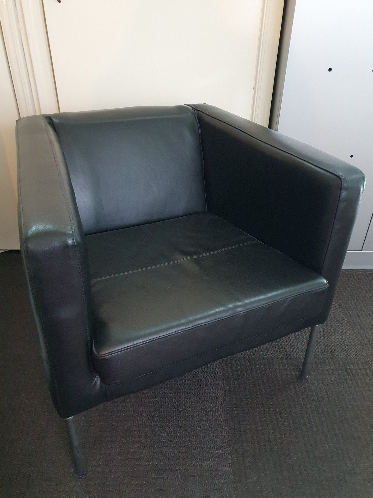 Zwarte leren fauteuil - armstoel, Huis en Inrichting, Fauteuils, Ophalen, Gebruikt, 75 tot 100 cm, 75 tot 100 cm