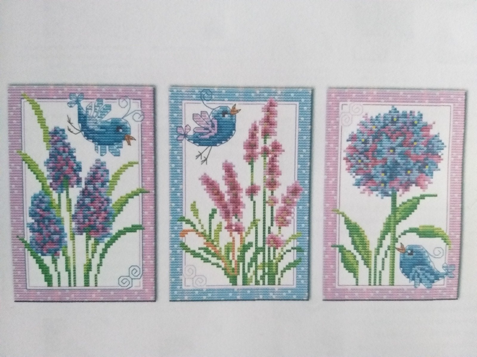 Borduurpakket drieluik vogels en bloemen., Verzenden, Nieuw, Handborduren, Borduurpakket