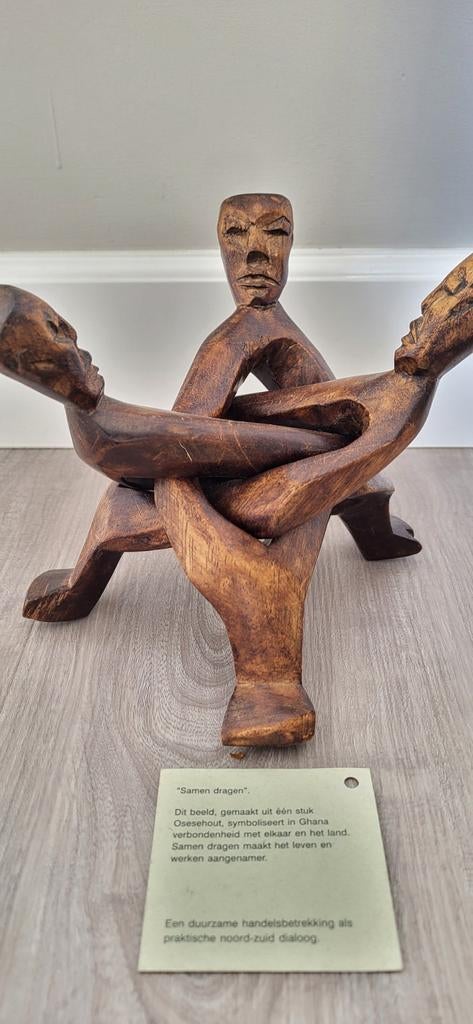 Osesehouten beeld Wereldwinkel - Samen DragenOsesehouten bee, Groep mensen, Minder dan 20 cm, Ophalen of Verzenden, Zwart