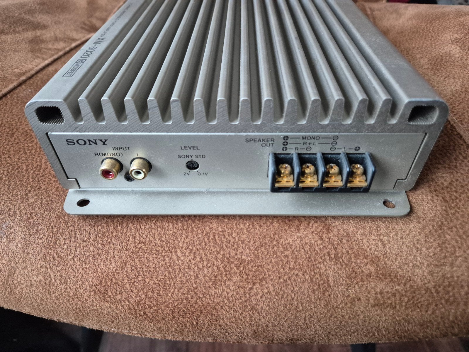 Sony Eindversterker XM-6020 met aansluitkabels en zekering, Ophalen, Gebruikt, Sony