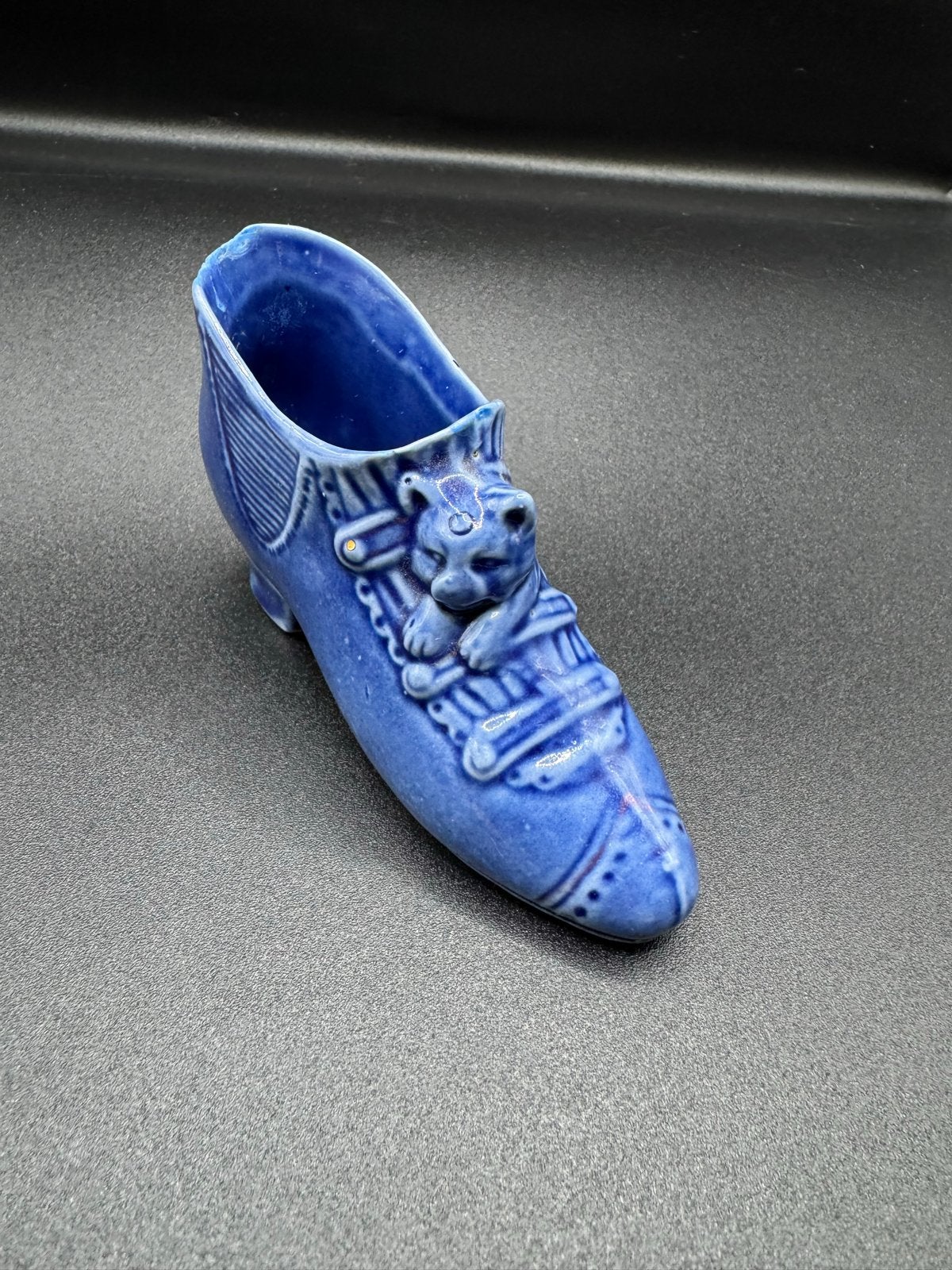 Vintage blauwe keramische schoen met katje, Antiek en Kunst, Antiek | Keramiek en Aardewerk, Verzenden