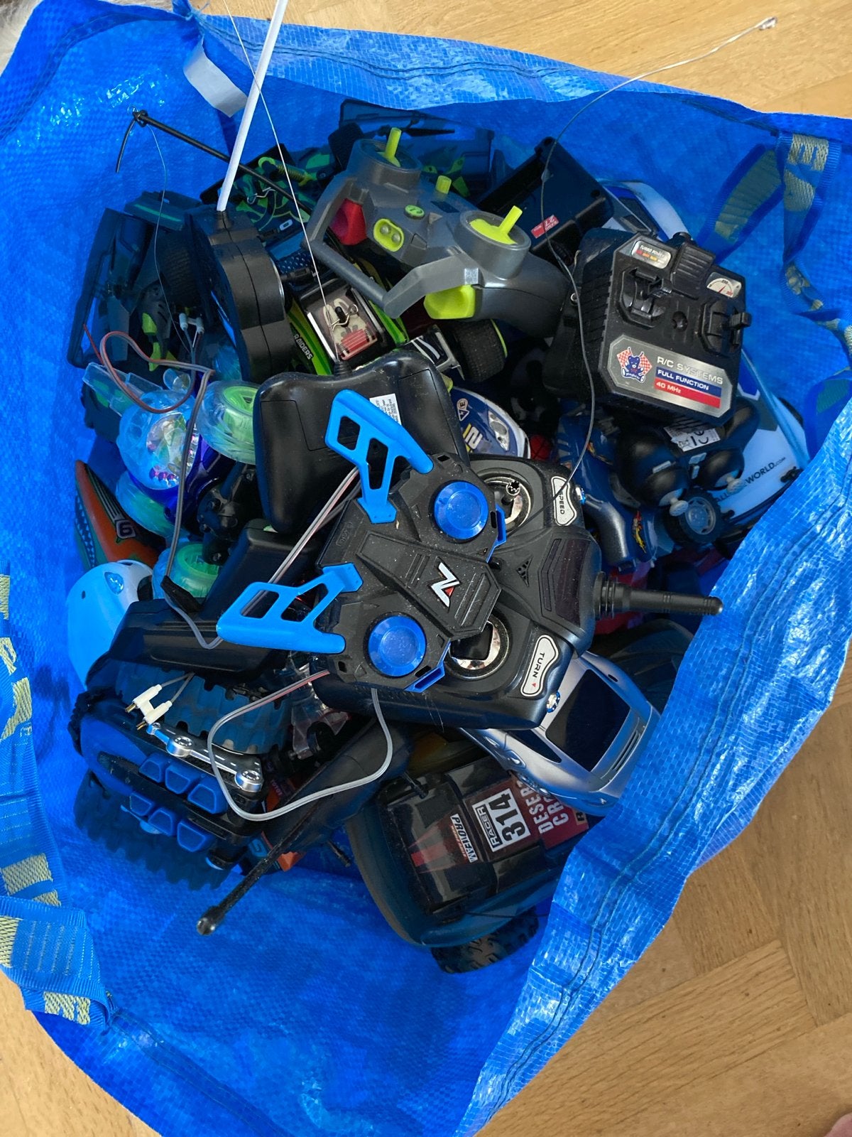 Grote partij RC auto's, boot, drones en afstandsbedieningen, Gebruikt, Auto offroad, Overige schalen, Ophalen