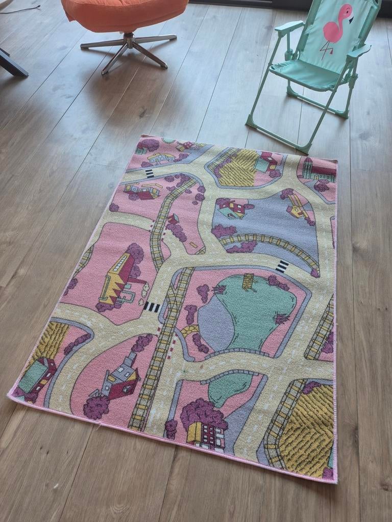 Roze speelkleed met wegen en treinsporen, Ophalen, Gebruikt, 100 tot 150 cm, 50 tot 100 cm