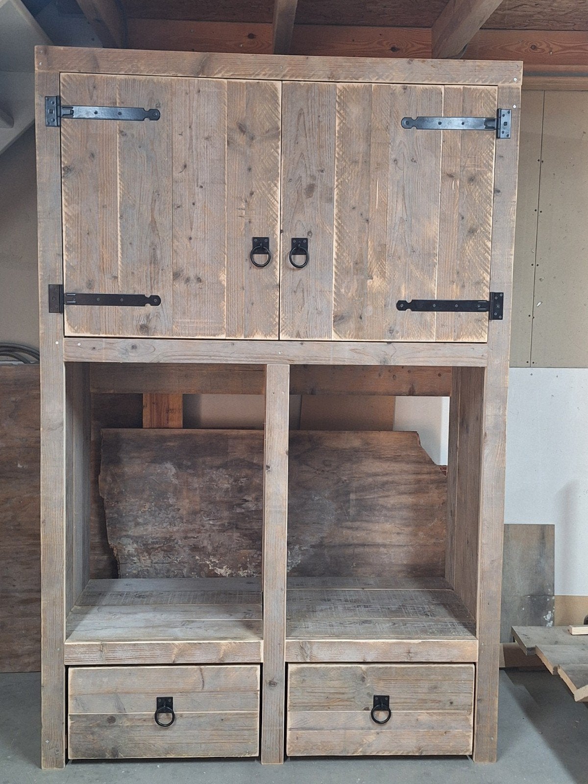 Foto 3 van Mooie robuuste kast voor wasmachine en droger