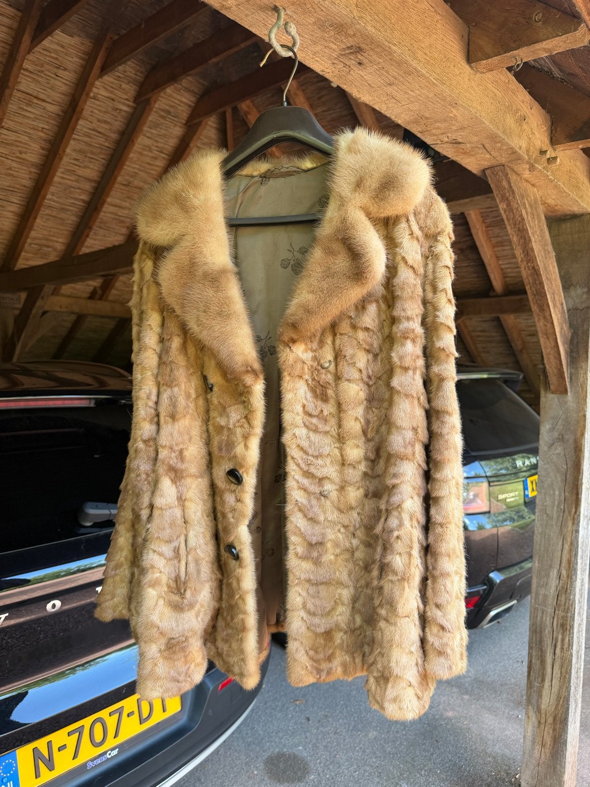 Vintage Modéla Rotterdam nertsen bontjas, Ophalen of Verzenden, Zo goed als nieuw, Maat 38/40 (M), Beige