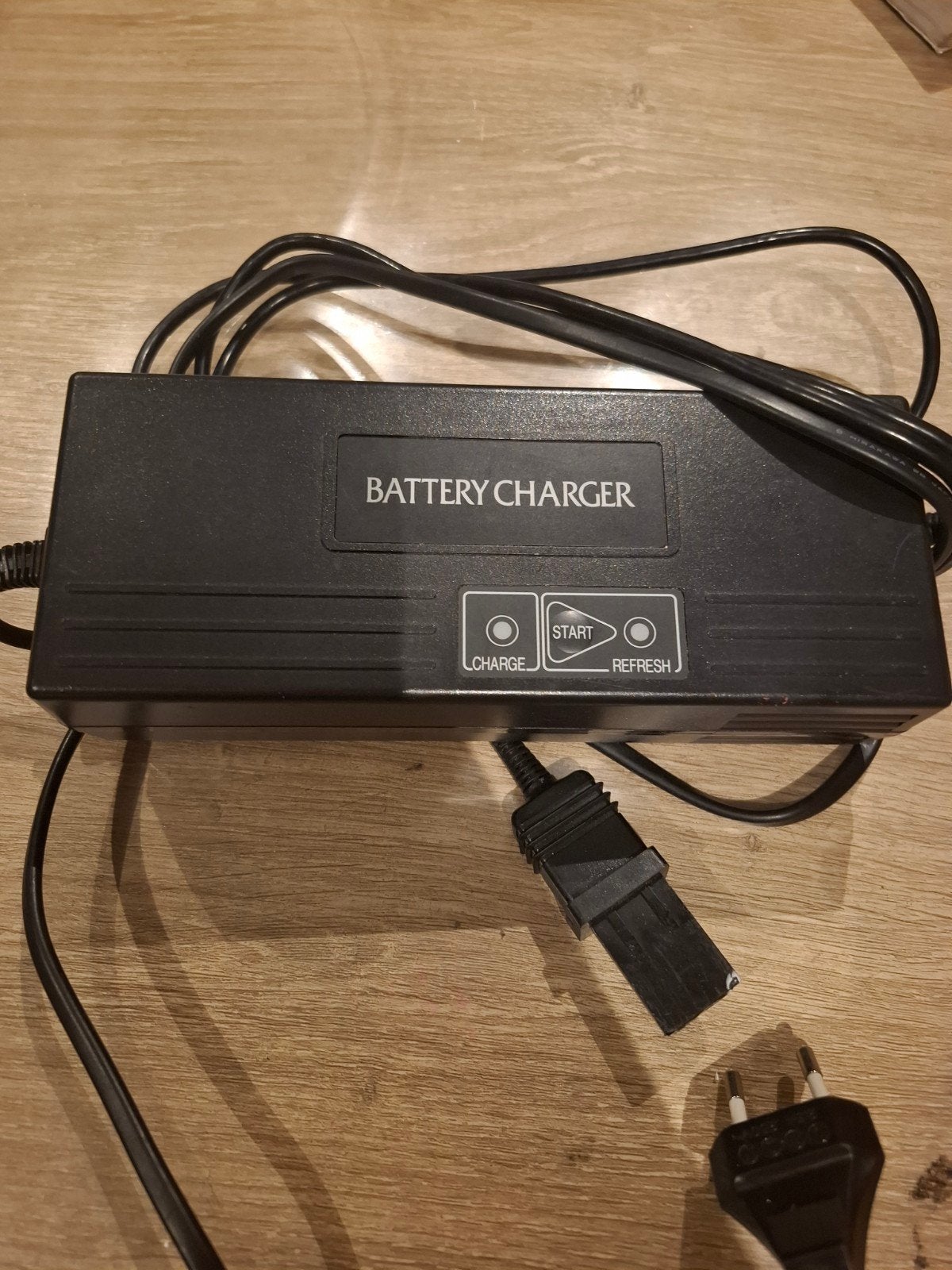Yamaha 5as1 accu lader battery charger, Zo goed als nieuw
