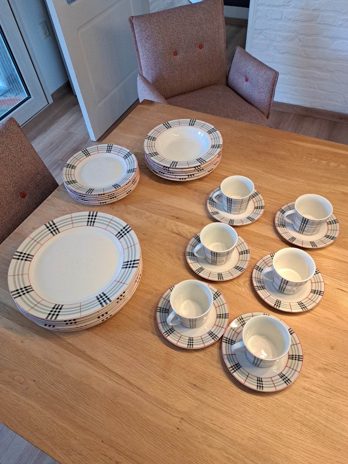 Compleet servies met ruitpatroon - 6 persoons, Ophalen, Zo goed als nieuw, Porselein, Overige stijlen