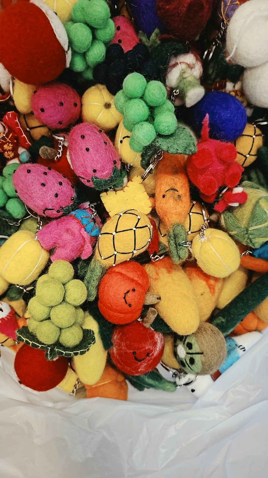 vilten sleutelhangers in fruit en groenten 300 stukken, Ophalen of Verzenden, Nieuw