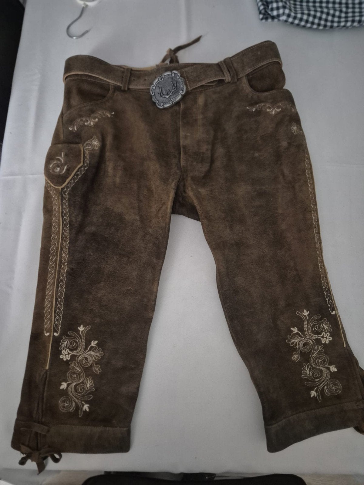 Lederhose bruin met borduursel - maat 52, Ophalen, Maat 52/54 (L), Bruin, Gedragen
