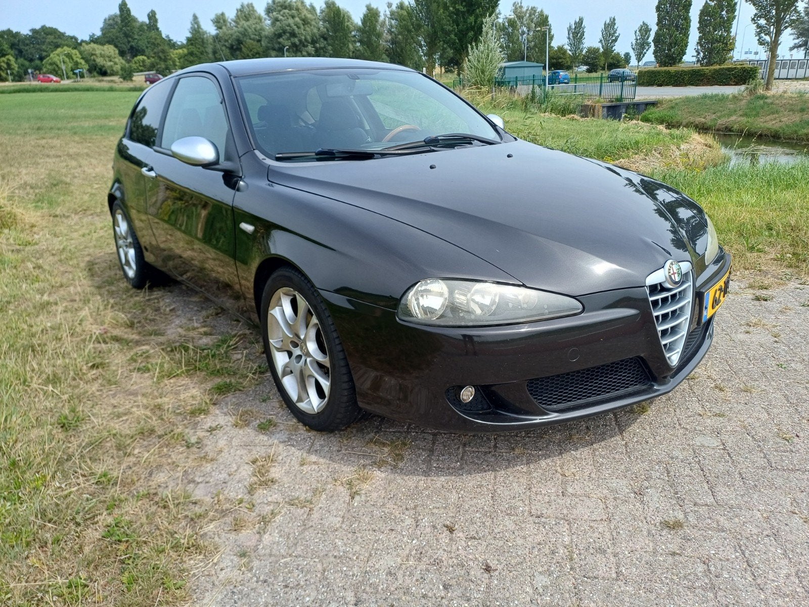 Alfa Romeo 147 1.6 T.spark 16V 88KW 3DR 2006 Zwart, Auto's, Voorwielaandrijving, 4 cilinders, 400 kg, Zwart