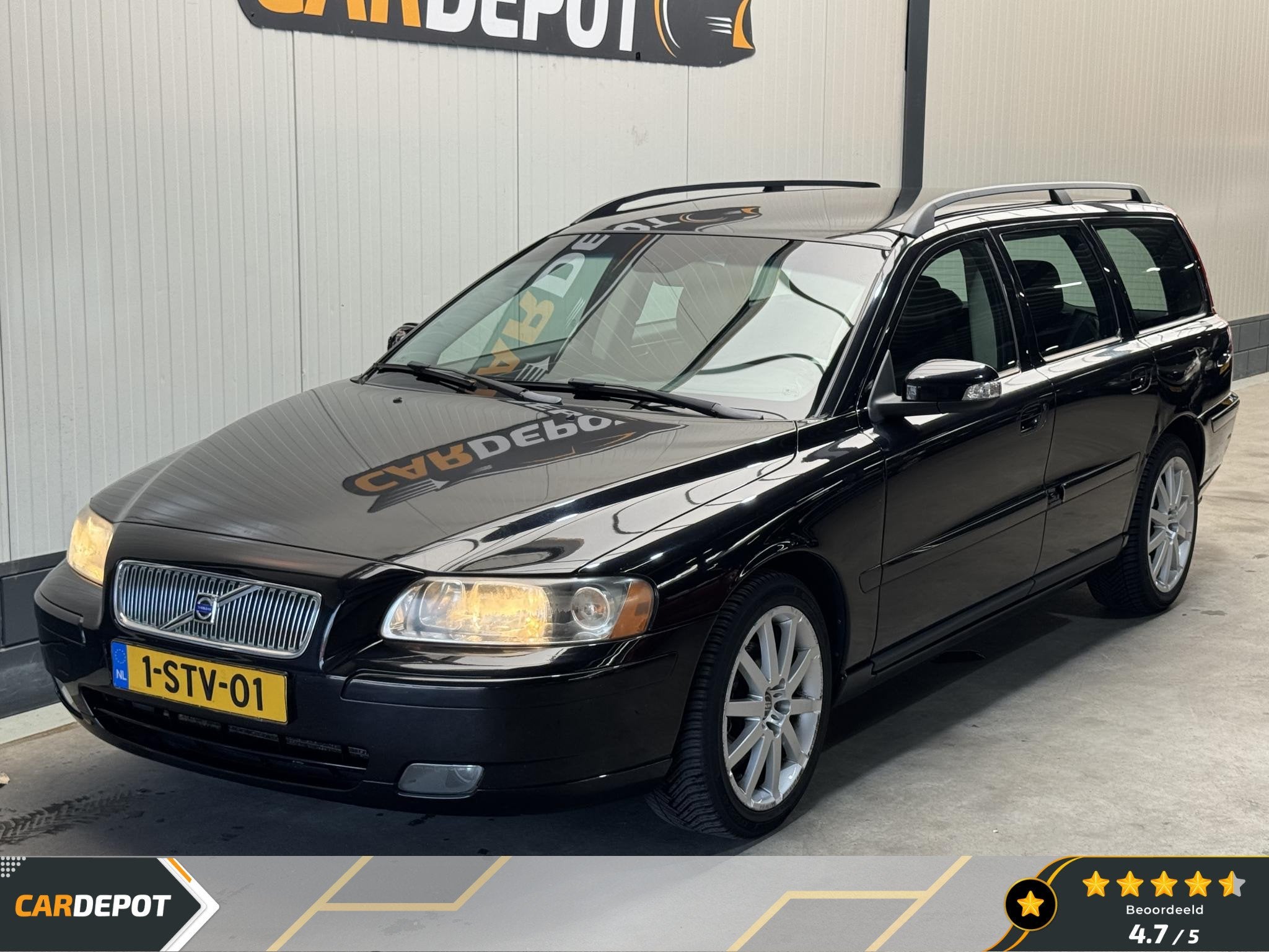 Volvo V70 2.4 D5 Edition Sport Nette wagen Jaar APK Trekhaak, Auto's, Volvo, Zwart, Diesel, Grijs, 2401 cc