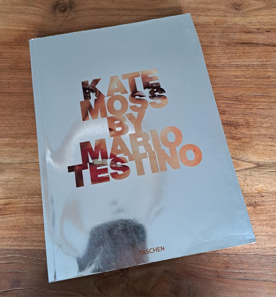 Kate Moss by Mario Testino - Fotoboek, Ophalen of Verzenden, Gelezen, Fotografen, Mario Testino