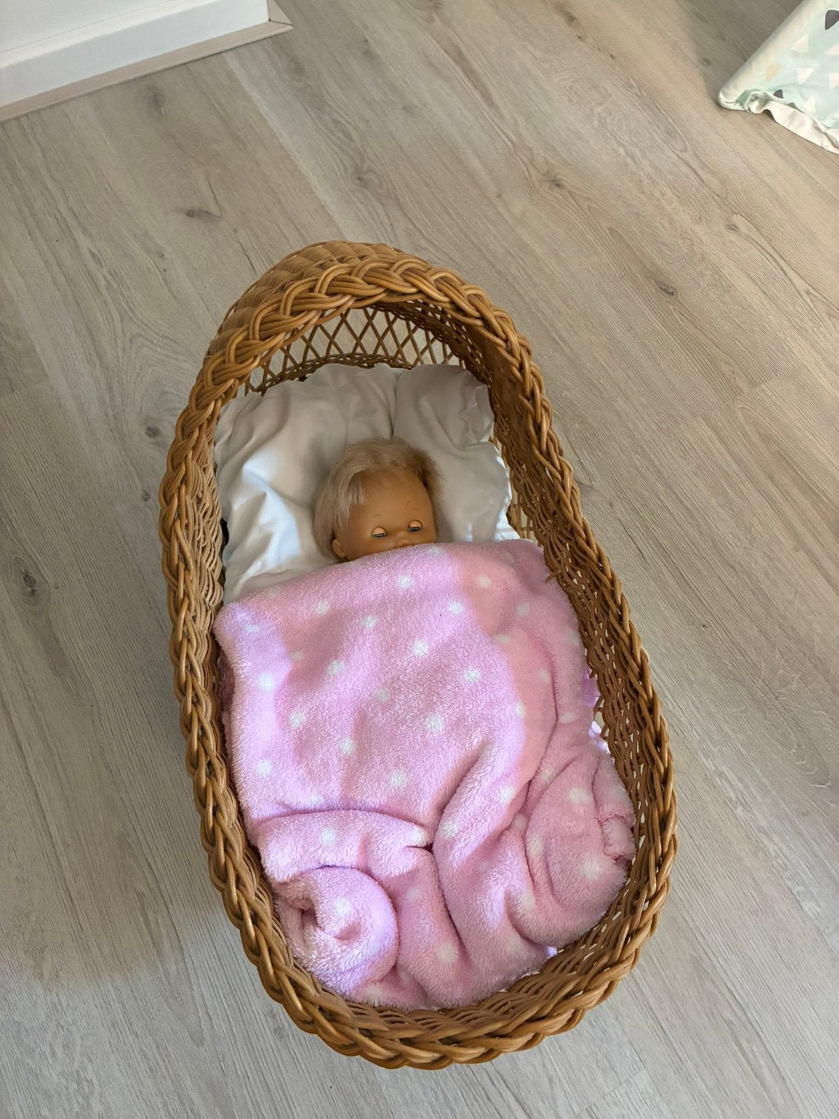 Rieten schommel wiegje te koop. 53 cm lang, Kinderen en Baby's, Ophalen of Verzenden, Gebruikt, Overige typen
