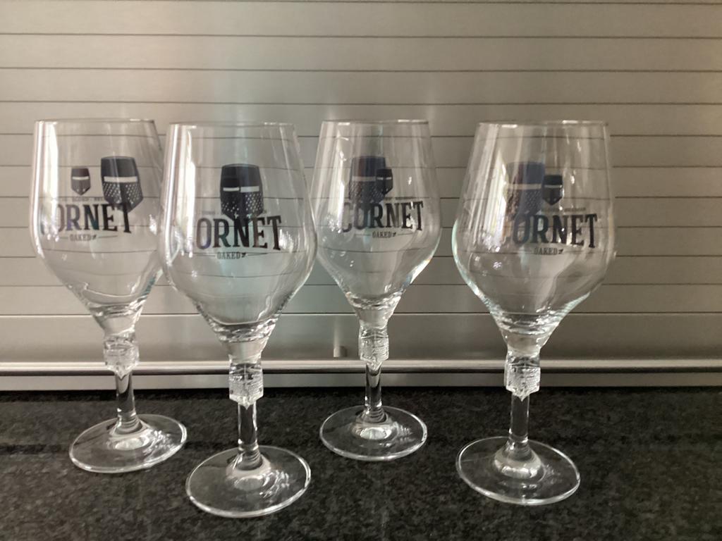 Mooie grote bierglazen Cornet,Veltsin, Verzamelen, Biermerken, Zo goed als nieuw, Glas of Glazen, Overige merken, Ophalen of Verzenden