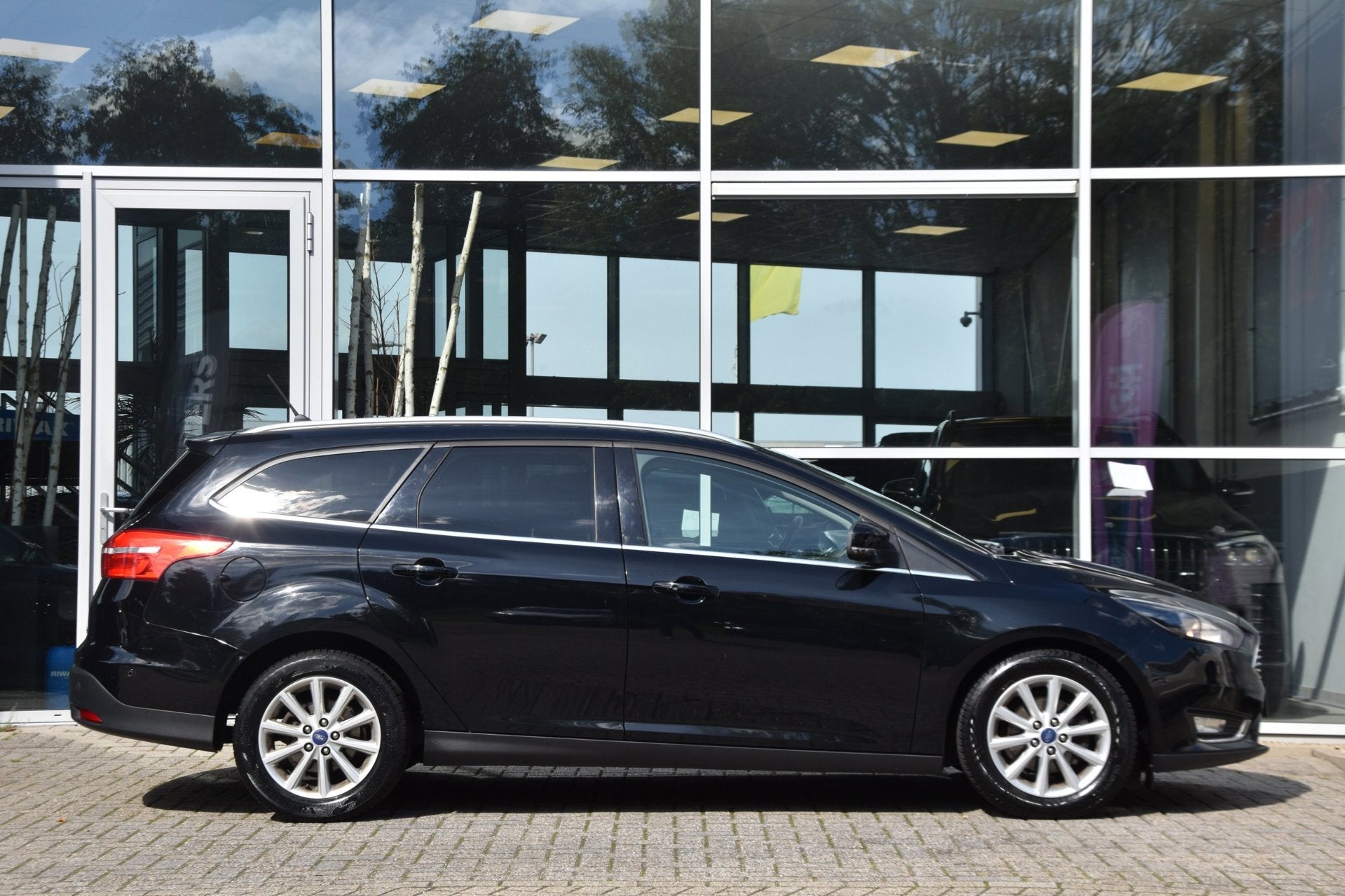 Ford Focus Wagon 1.0 EcoBoost Titanium | Navi | PDC | Cruise, Gebruikt, Zwart, Origineel Nederlands, Handgeschakeld