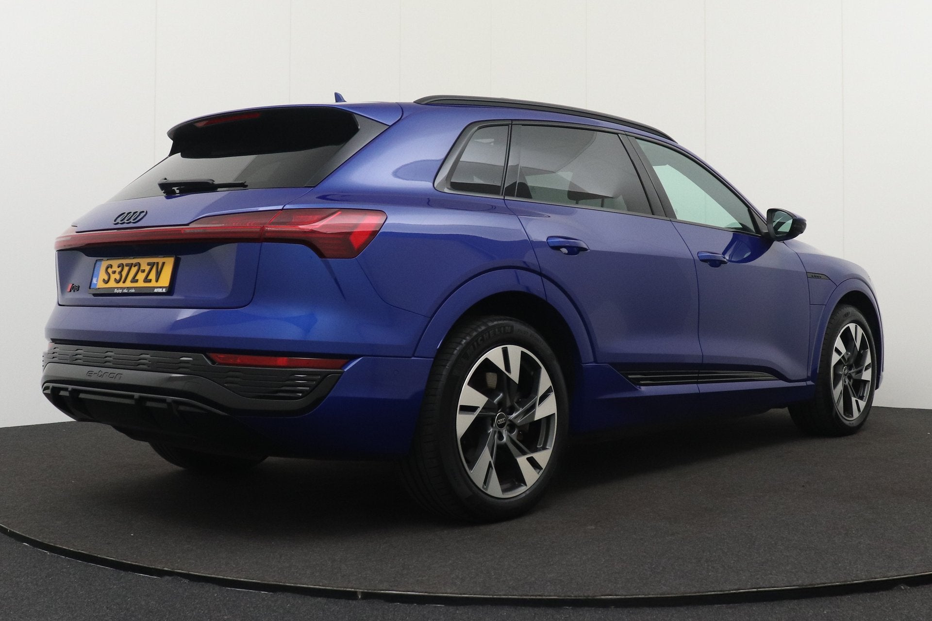 Audi Q8 e-tron 50 Quattro 95 kWh S-Line Pano-dak 20'LMV Came, Automaat, 131 €/maand, Zwart, 95 kWh