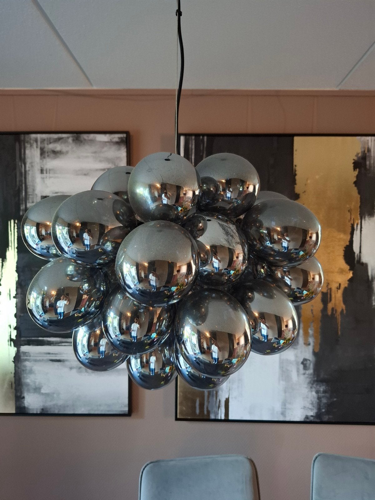 Art Deco hanglamp zwart met grijze glazen bollen, Huis en Inrichting, Ophalen, E14 (klein), Zo goed als nieuw, Modern, Design, Chroom