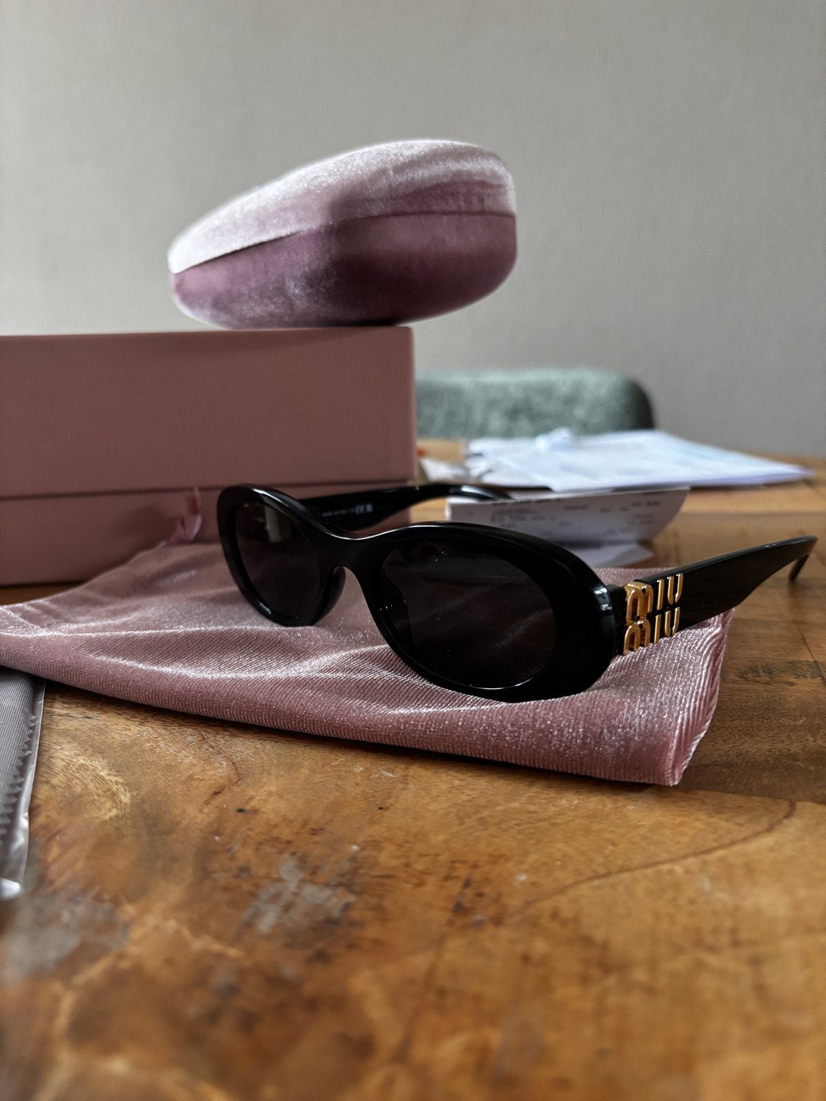 MiuMiu Zonnebril SMU06Z Zwart met authenticiteitsverklaring, Overige merken, Zonnebril, Zwart, Nieuw